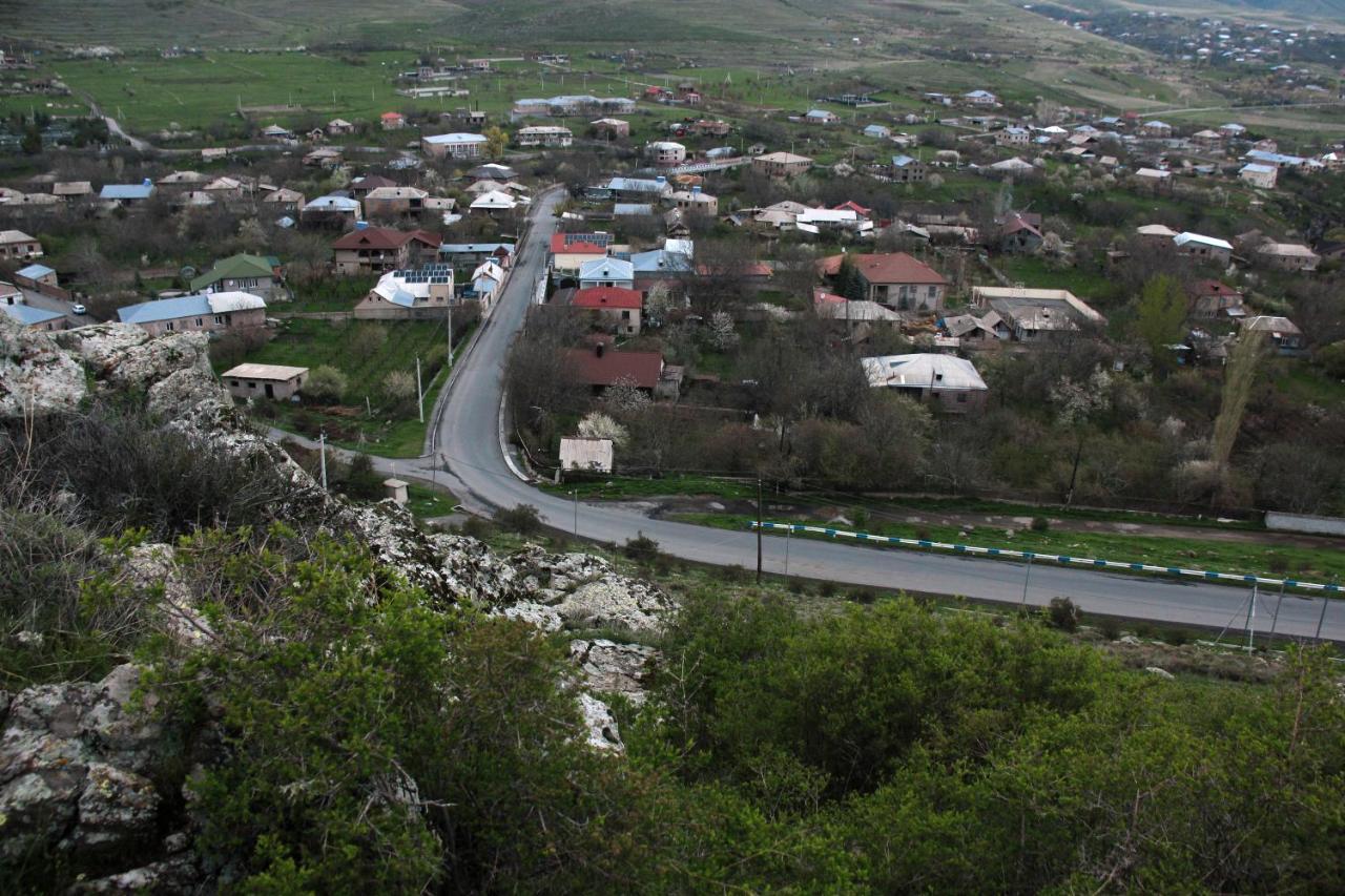 Zove Rural Cottage With Garden Views K'arashamb Exterior foto
