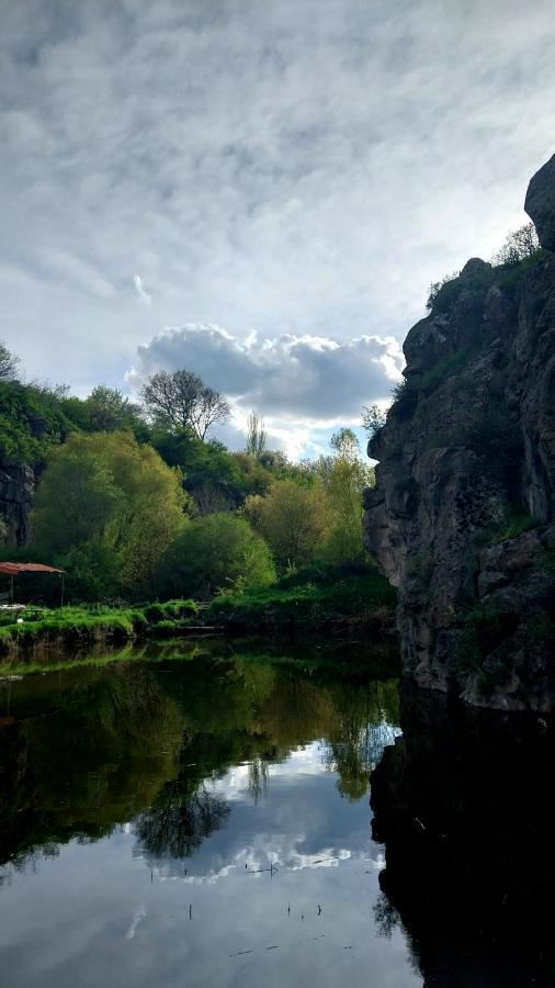 Zove Rural Cottage With Garden Views K'arashamb Exterior foto