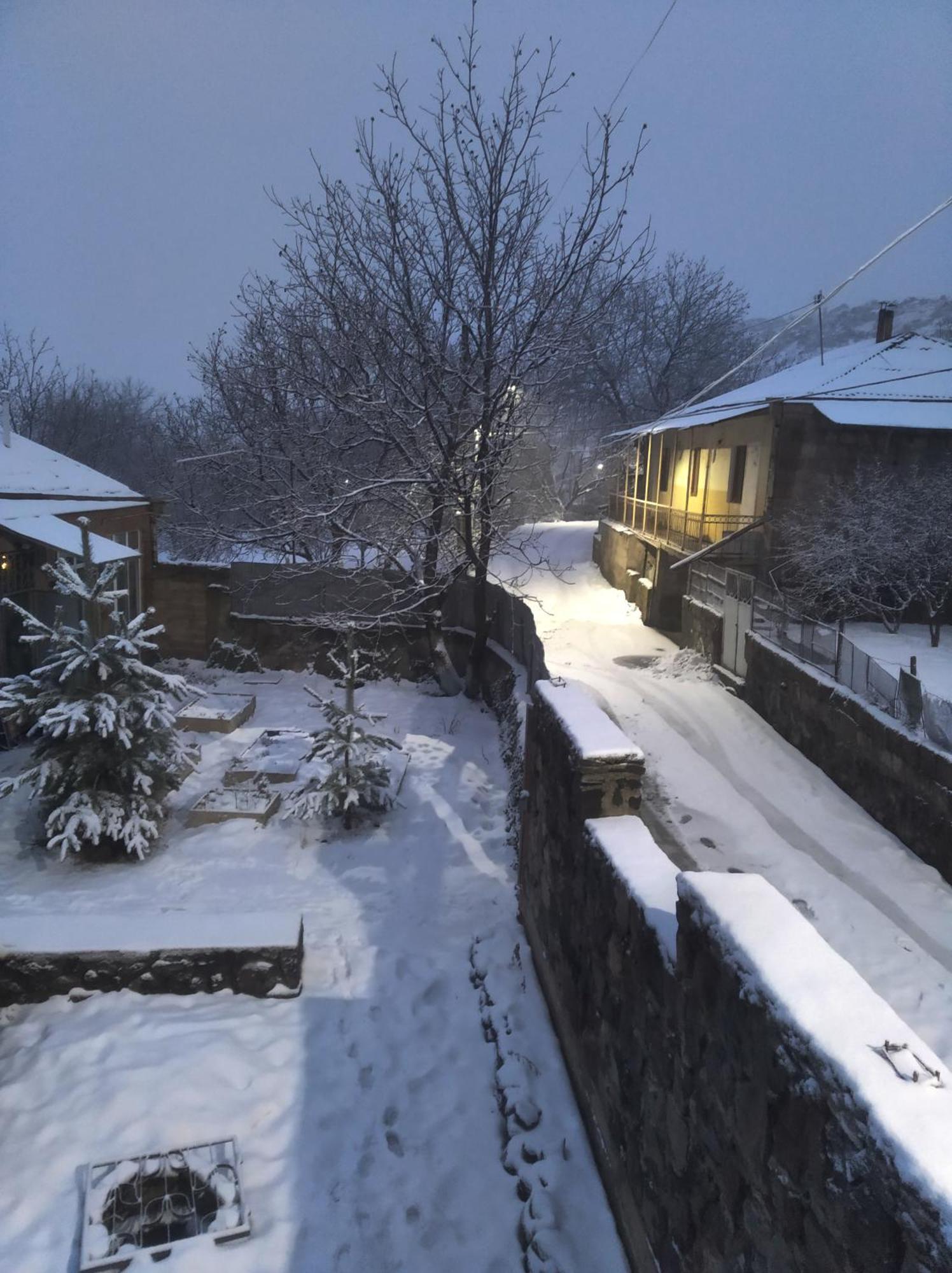 Zove Rural Cottage With Garden Views K'arashamb Exterior foto