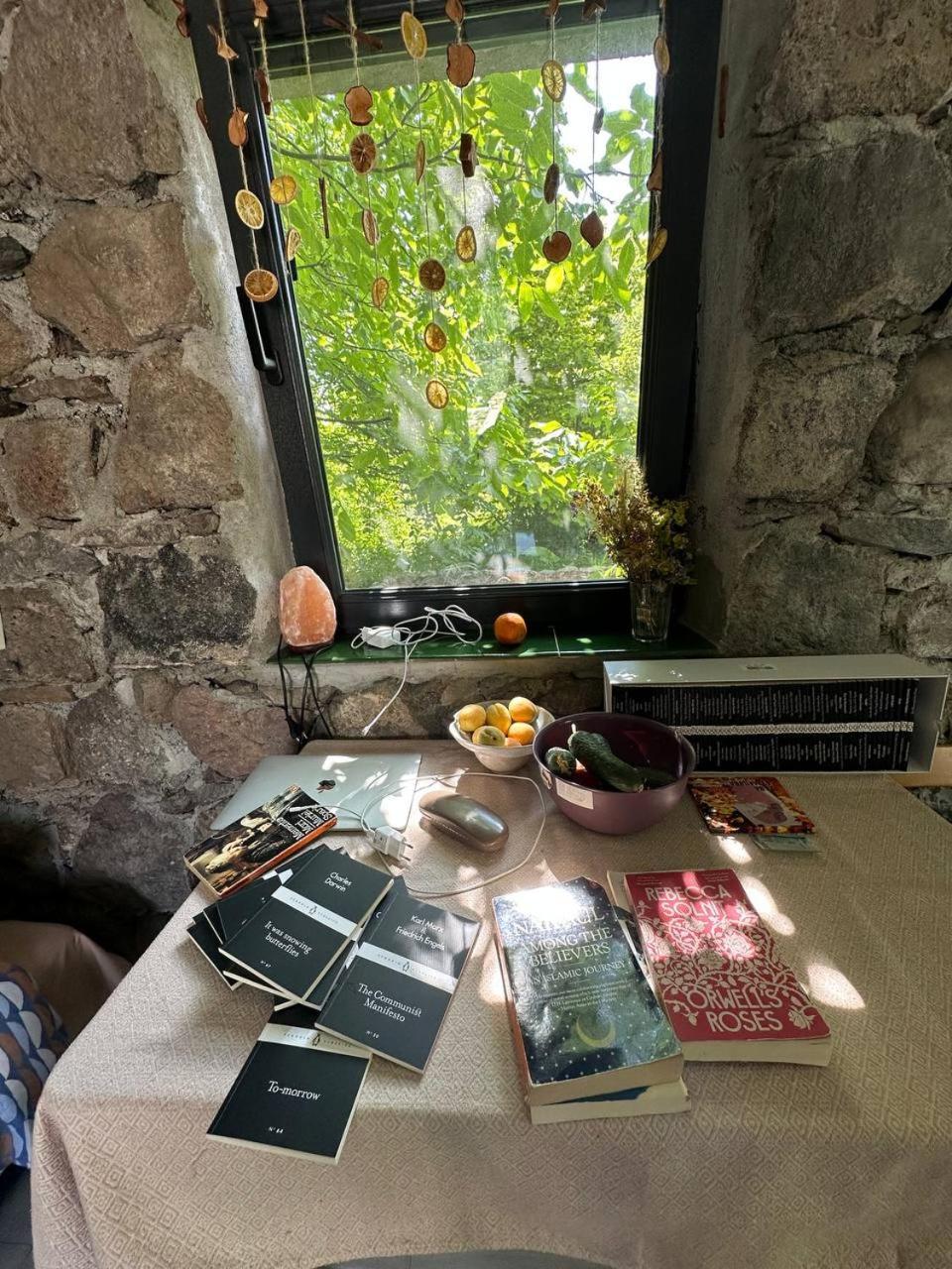 Zove Rural Cottage With Garden Views K'arashamb Exterior foto