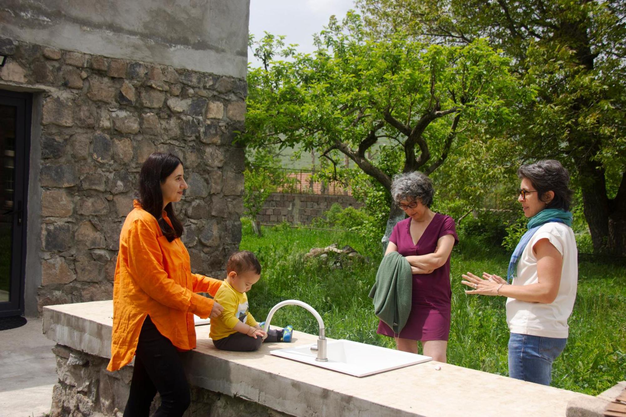 Zove Rural Cottage With Garden Views K'arashamb Exterior foto